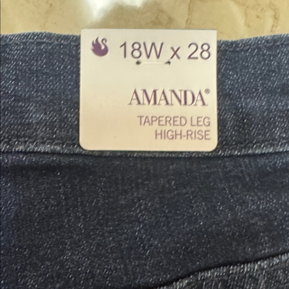 Gloria Vanderbilt Amanda Tapered Leg High-Rise Jeans (BR666) - Picture 6 of 11